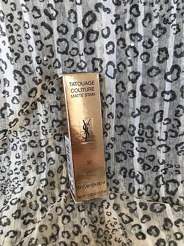 Beden YSL tatouage couture matte stain 30 outrageous red mat likit ruj