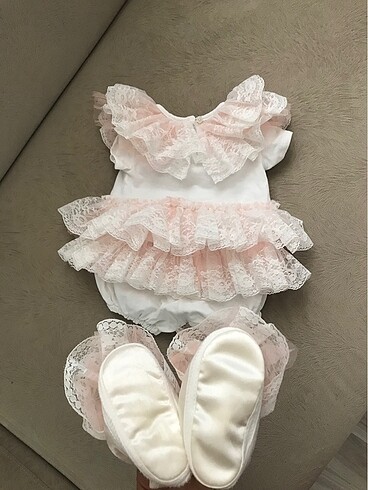 3 Ay Beden beyaz Renk Kız bebek dantelli romper