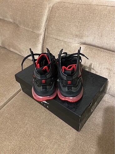 Nike LeBron XIX