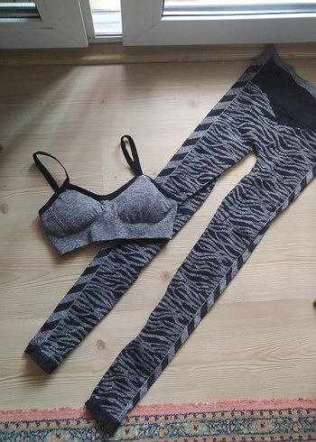 Gri Zebra Desenli Kadın pedli  Spor Takımı - Görsel 3