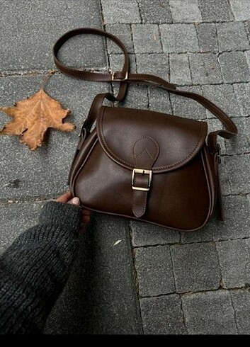 Mango model ufak askılı çanta..