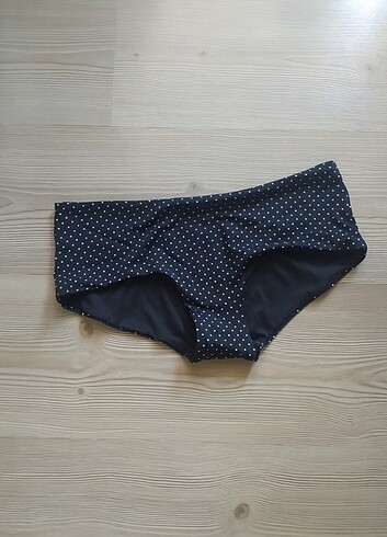 Etiketli yüksek bel puantiyeli bikini alti