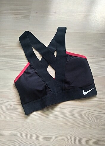 Nike sırt lastikli bustiyer