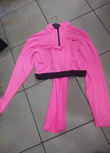 Nike crop takim-SATİLDİ..SATİLDİ .