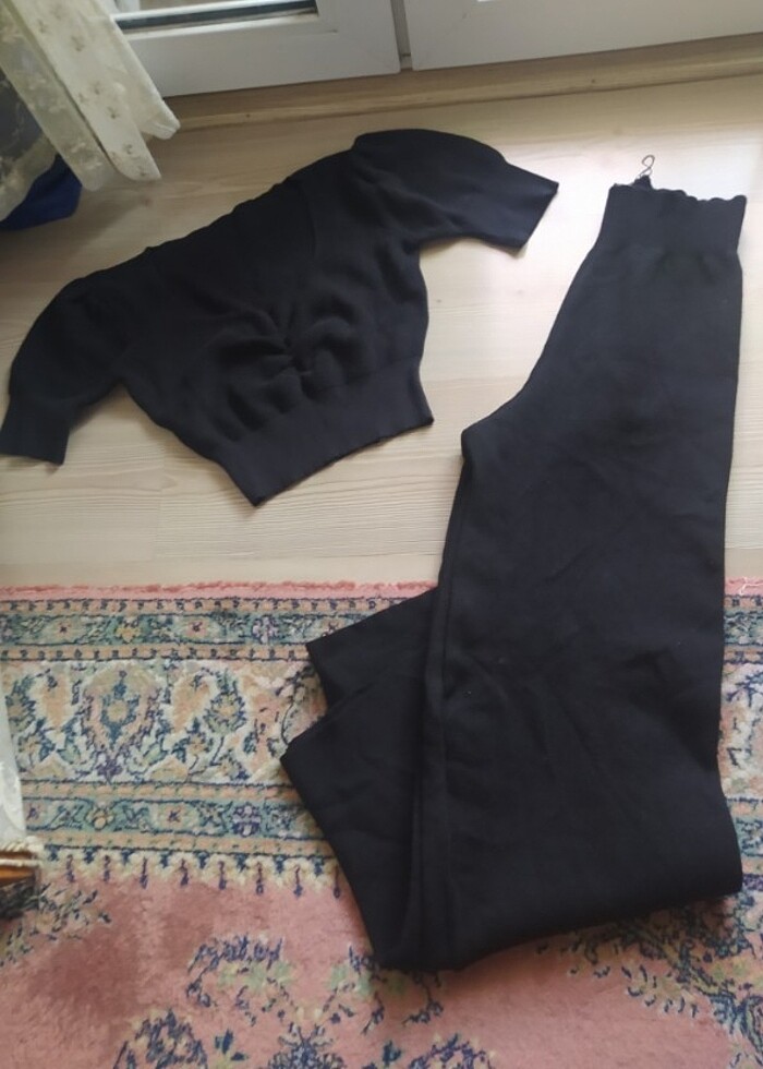 Siyah CROPLU triko takim - Görsel 4