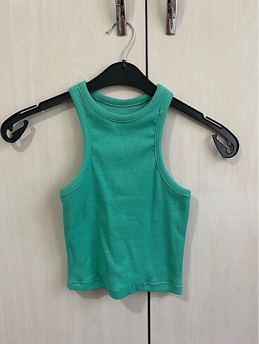 Yeşil halter yaka crop