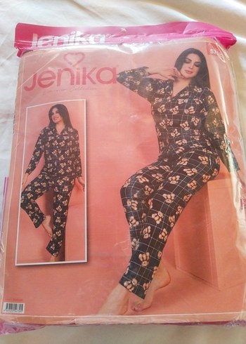 Uzun Kollu Pembe Desenli Kadın Pijama Takımı