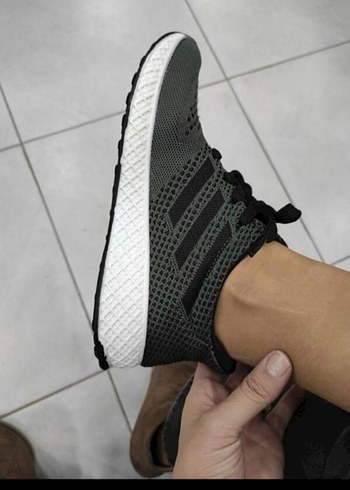 Gri Elastik Bağcıklı Erkek Spor Ayakkabı