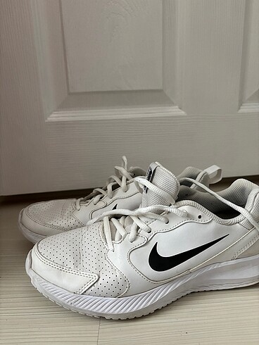 nike beyaz ayakkabı