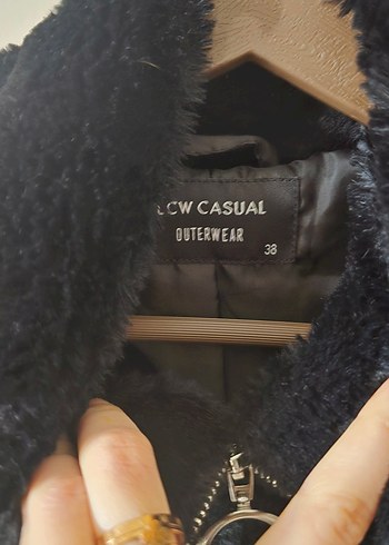 Siyah Yüksek Yakalı Kadın Kürk Mont - Görsel 4