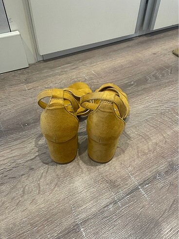 Pull and Bear Topuklu sandalet