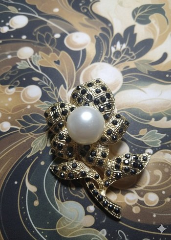 İnci Detaylı Altın Renkli Çiçek Broş - Görsel 2