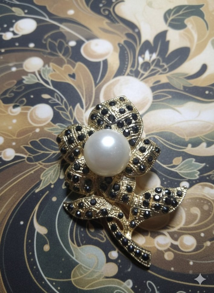 İnci Detaylı Altın Renkli Çiçek Broş - Görsel 2