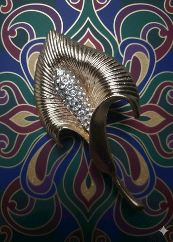 Altın Renkli Payetli Broş - Görsel 2