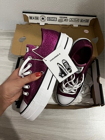 Converse 36,5