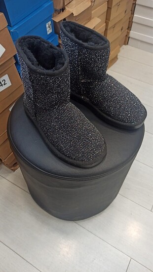 UGG bot