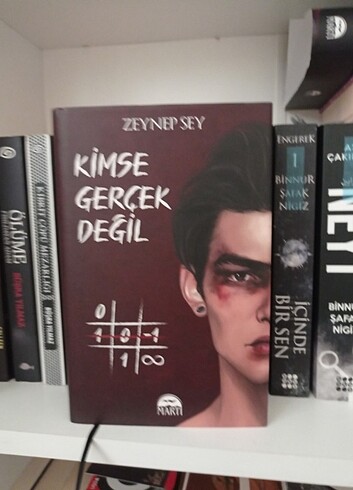 Kimse gerçek değil