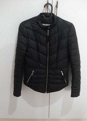 36 Beden Bershka Şişme Mevsimlik Mont