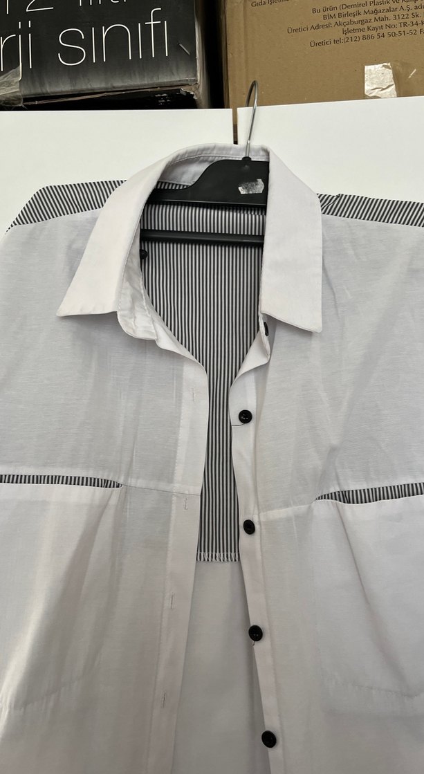 Düğmeli Beyaz Kadın Gömlek - Görsel 2