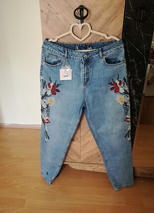 Boyfriend Nakışlı Jean