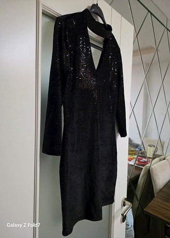 Koton 38 Beden Siyah Parlak Pul Detaylı V Yaka Midi Elbise - Görsel 5