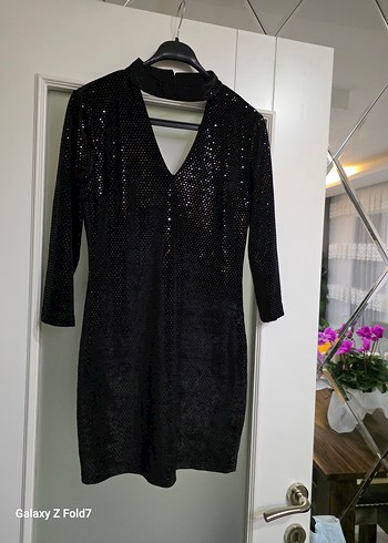 Koton 38 Beden Siyah Parlak Pul Detaylı V Yaka Midi Elbise - Görsel 3