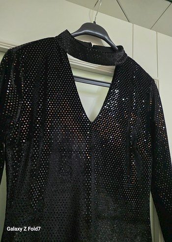 Koton 38 Beden Siyah Parlak Pul Detaylı V Yaka Midi Elbise - Görsel 4