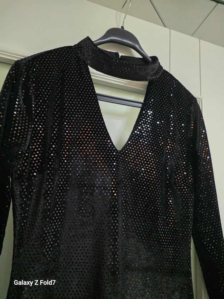 Koton 38 Beden Siyah Parlak Pul Detaylı V Yaka Midi Elbise - Görsel 4