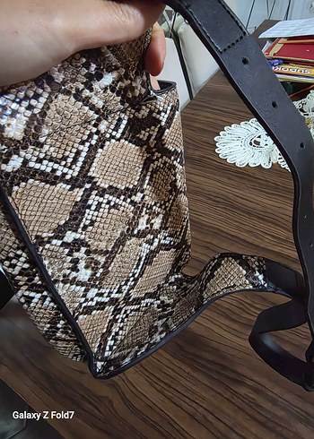 Mango Yılan Derisi Kemerli Bel Çanta - Görsel 6