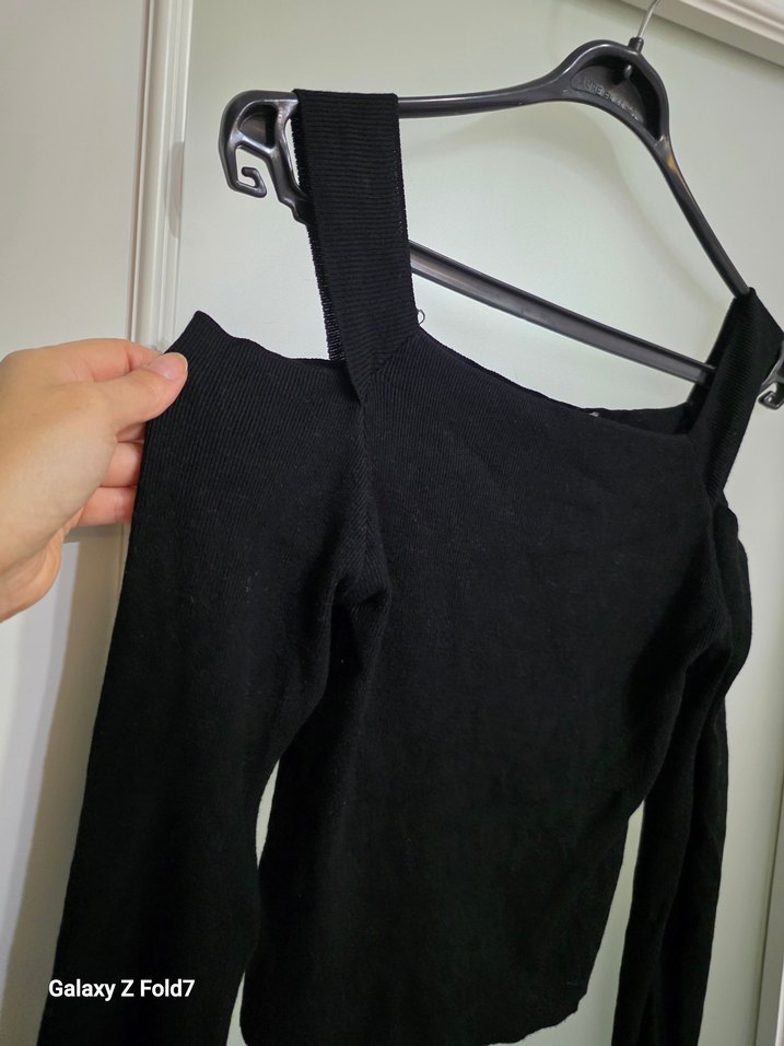 Stradivarius 36 Beden Omuz Detaylı Siyah Uzun Kollu Bluz - Görsel 3