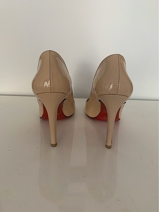 Bej stiletto