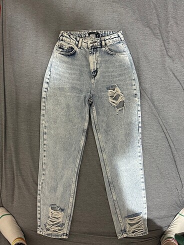 Trendyol kadın yırtık model buz mavisi mom jean