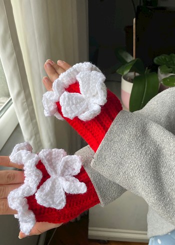 Kırmızı Fırfırlı Örgü Eldiven - Görsel 3