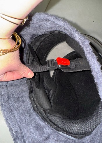 Kemerli Siyah Baskılı Motosiklet Kaskı - Görsel 7