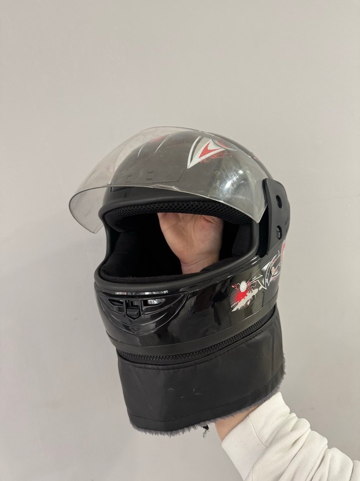 Kemerli Siyah Baskılı Motosiklet Kaskı - Görsel 2