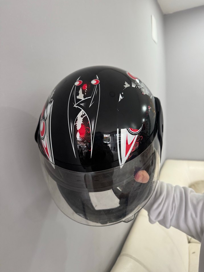 Kemerli Siyah Baskılı Motosiklet Kaskı - Görsel 3