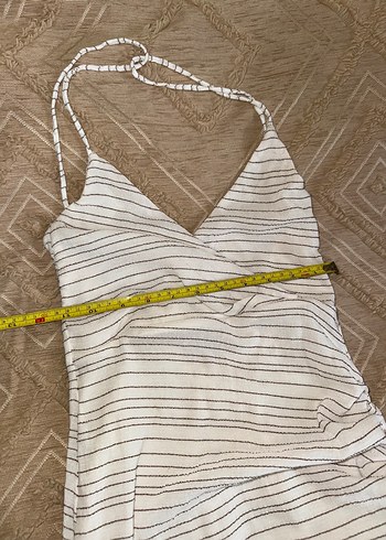 Çizgili Beyaz Keten Askılı Midi Elbise - Görsel 4