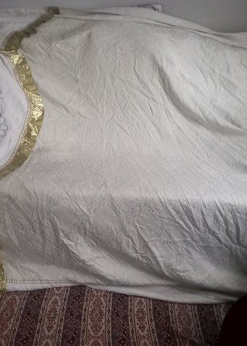 İşlemeli Beyaz Parlak Yatak Örtüsü - Görsel 2