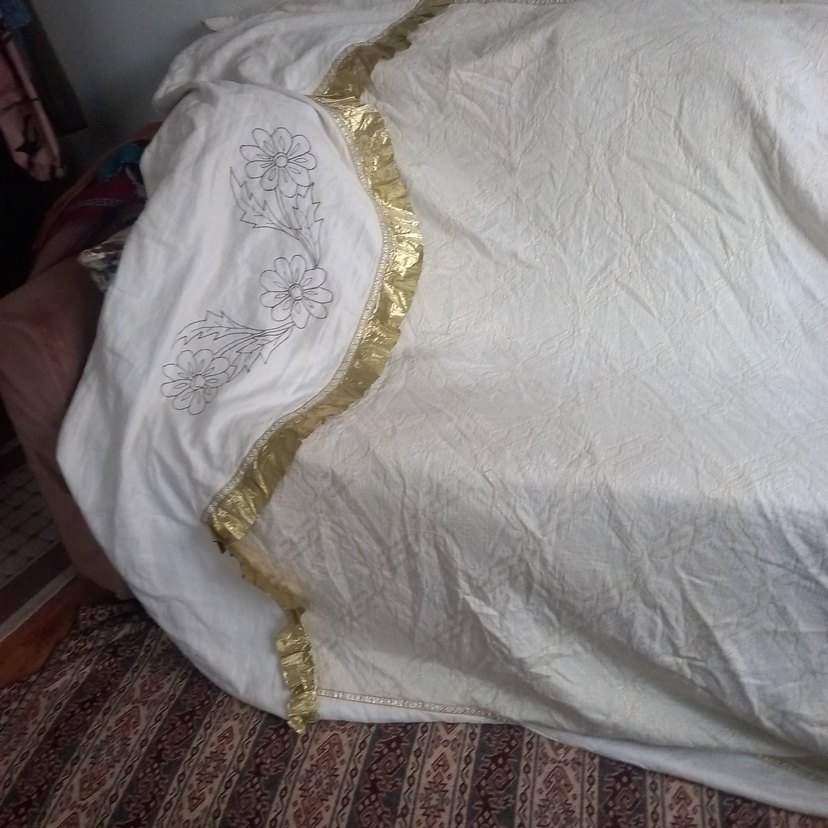 İşlemeli Beyaz Parlak Yatak Örtüsü - Görsel 3