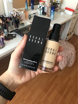 Bobbi brown Skin foundatiom