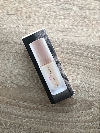 Fenty Beauty Instant Retouch Primer