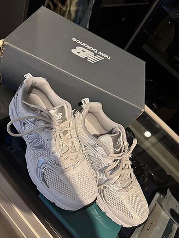 38,5 Beden beyaz Renk Orjinal sıfır New balance 530