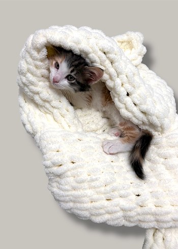 Kapüşonlu Beyaz Atkı - Görsel 3