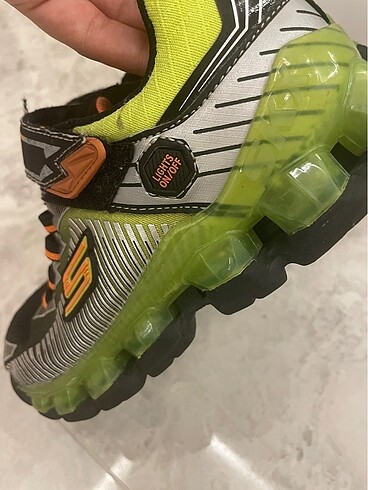 33 Beden yeşil Renk Erkek çocuk skechers ayakkabı