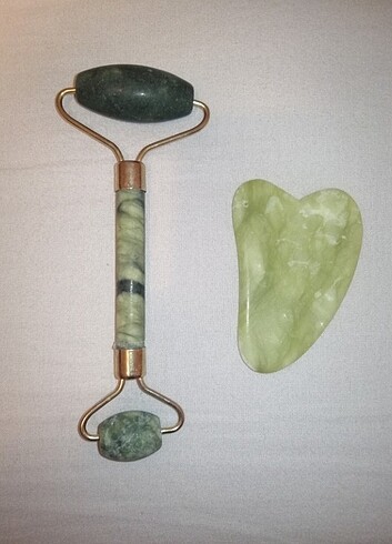 Yeşim taşı roller ve gua sha