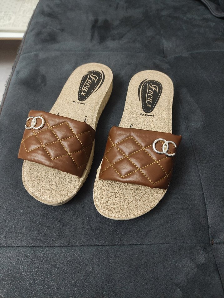 Kahverengi Tokalı Kadın Dolgu Topuk Terlik - Görsel 2