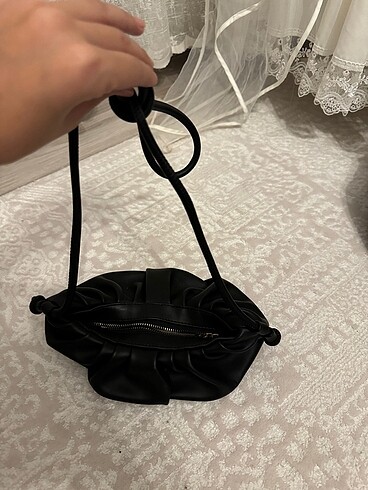  Beden siyah Renk Küçük ama kullanışlı çanta