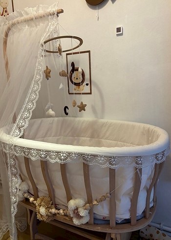 Beyaz Dantel Detaylı Bebek Beşiği - Görsel 3