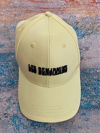 Les benjamıns şapka