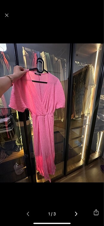 Pembe elbise
